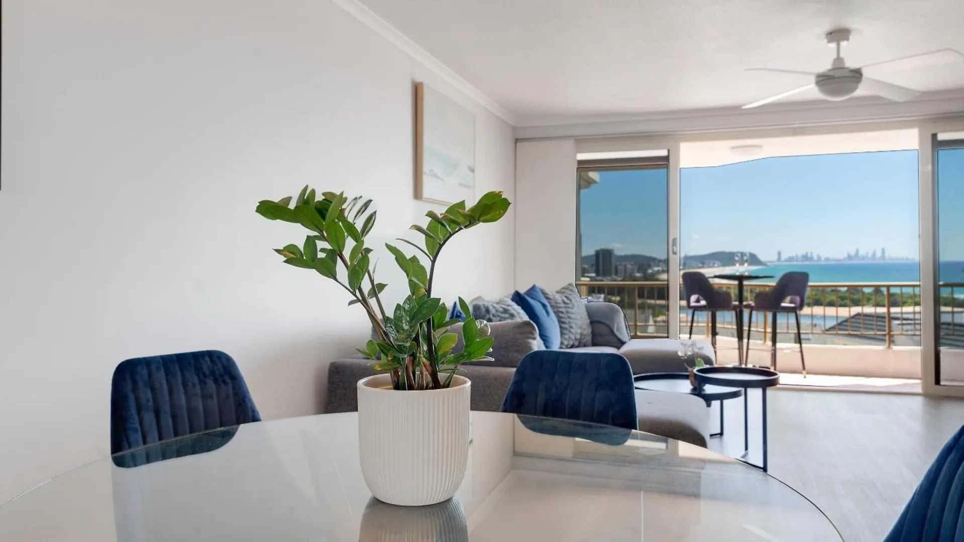 Appartamento Coastal Views Await - Luxurious 2Br Retreat Gold Coast