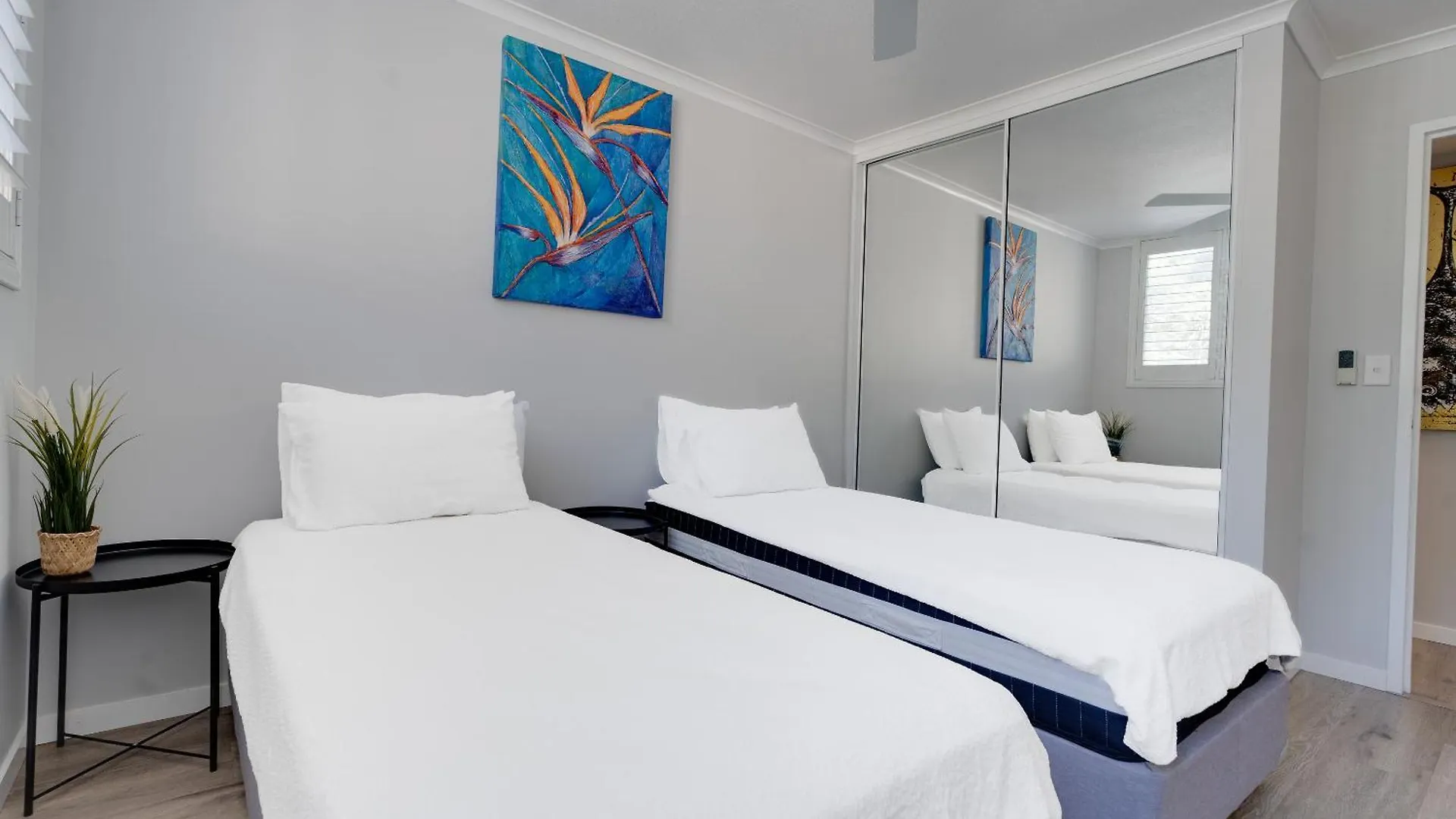 Coastal Views Await - Luxurious 2Br Retreat Apartment Gold Coast