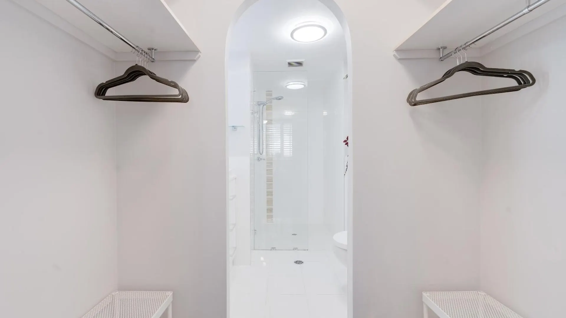 Coastal Views Await - Luxurious 2Br Retreat Apartment Gold Coast
