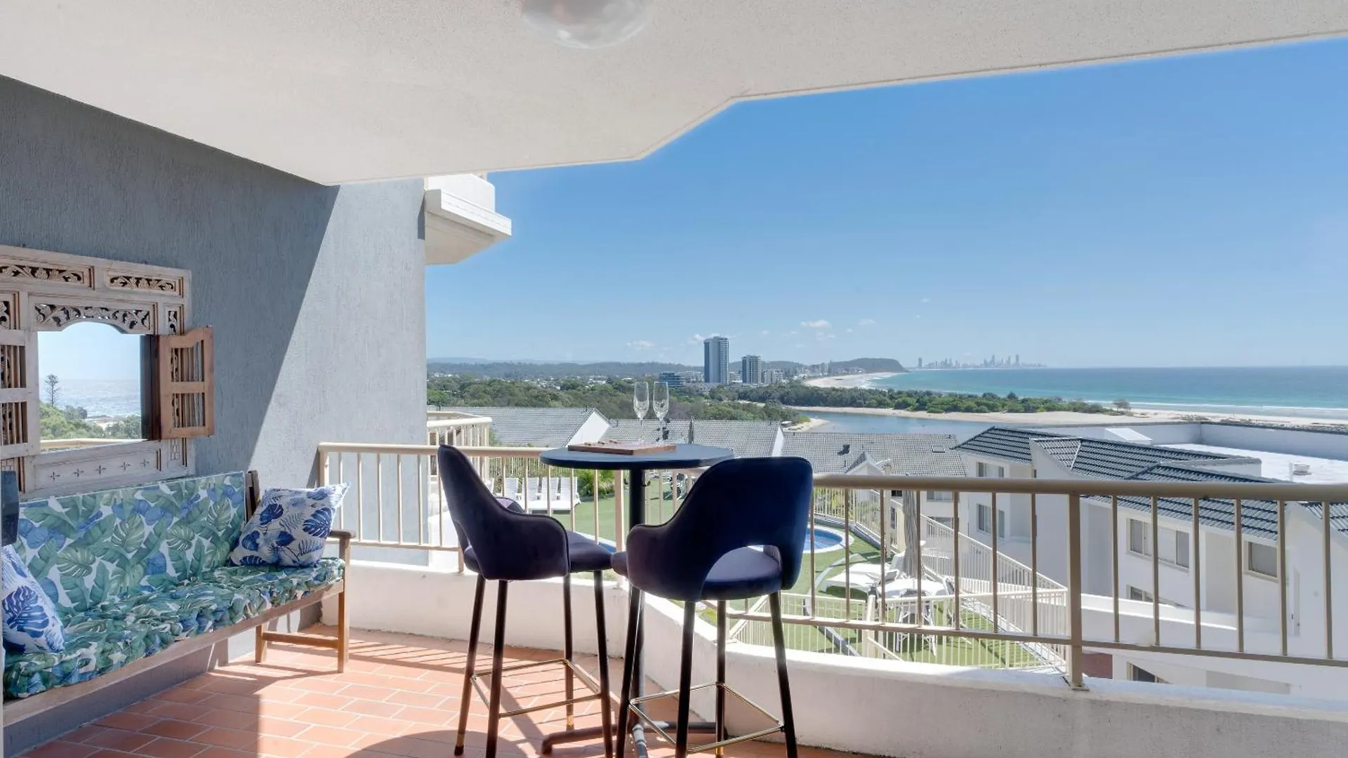 Coastal Views Await - Luxurious 2Br Retreat Apartment Gold Coast