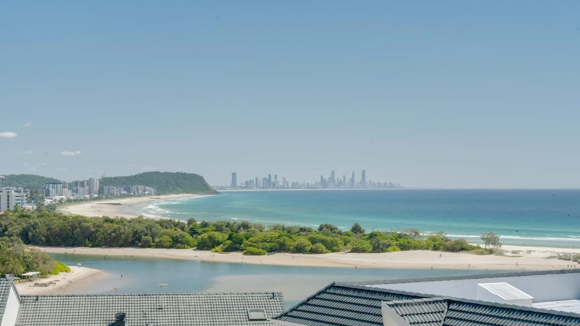 Coastal Views Await - Luxurious 2Br Retreat Apartment Gold Coast