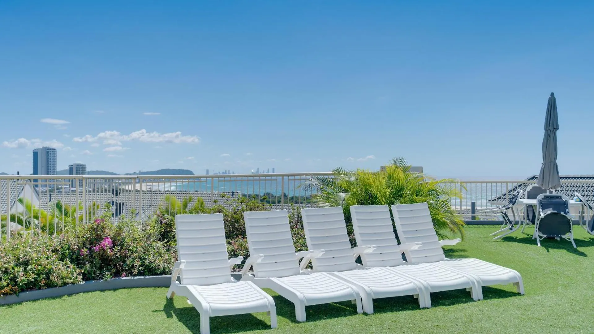 Coastal Views Await - Luxurious 2Br Retreat Apartment Gold Coast