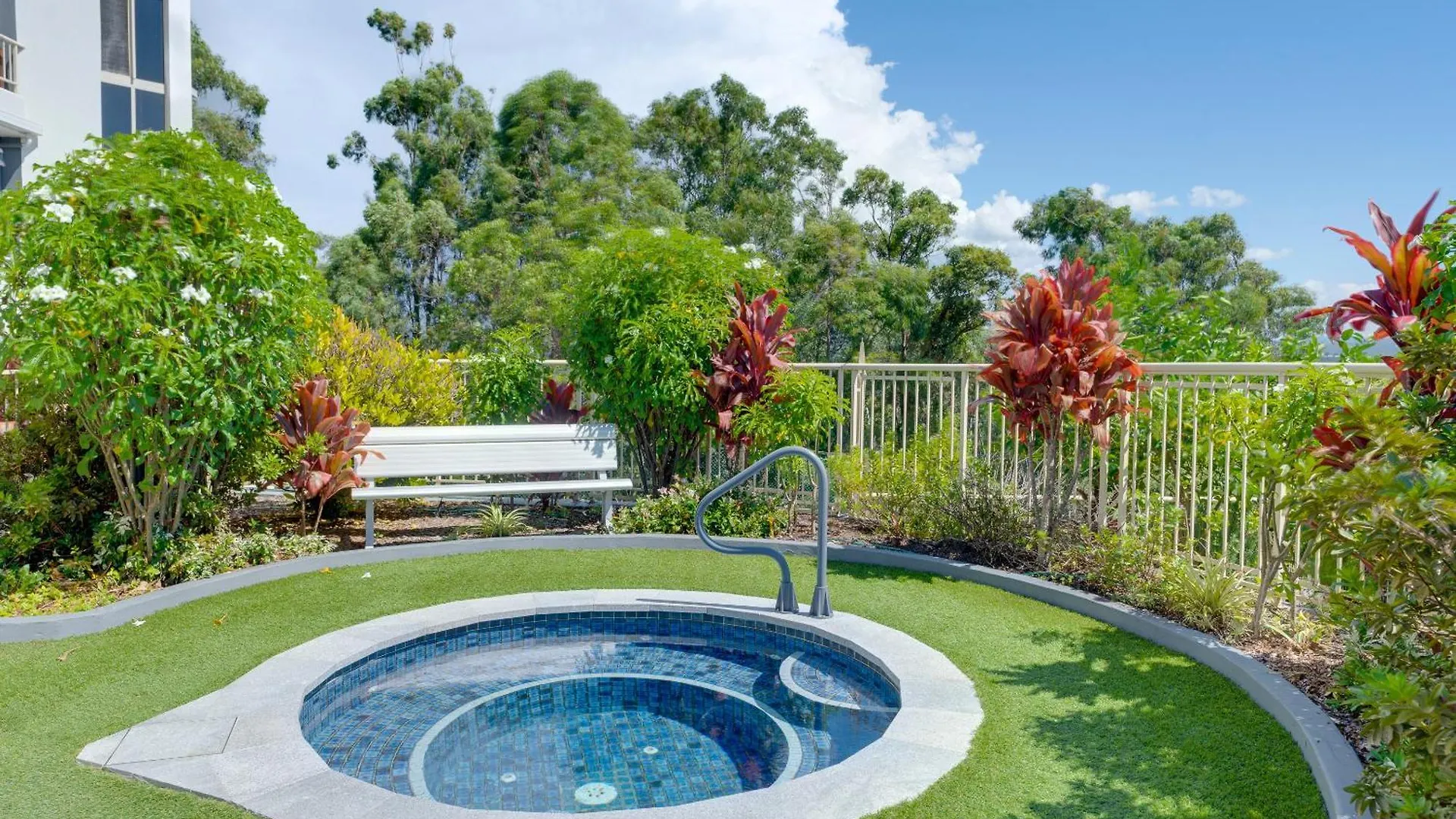 Coastal Views Await - Luxurious 2Br Retreat Apartment Gold Coast
